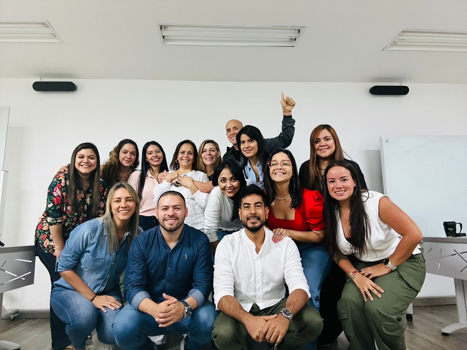 Equipo ZĒNS en una experiencia de transformación colectiva